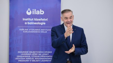 "Ziel ist es, die bayerisch-tschechische B&auml;derregion mit ihren j&auml;hrlich rund 30 Millionen touristischen &Uuml;bernachtungen als die erfolgsreichste Gesundheitsregion Europas in die Zukunft zu entwickeln", sagte Peter Berek, Pr&auml;sident des Bayerischen Heilb&auml;der-Verbands, bei der Unterzeichnung des Vertrags im tschechischen Karlsbad. Foto: Bayerischer Heilb&auml;der-Verband