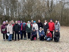 Die Teilnehmergruppe am Seminar „Stressbewältigung im Wald“ in Bad Kötzting mit BHV-Geschäftsführer Frank Oette (5. Von links), © Bayerischer Heilbäder-Verband e.V.