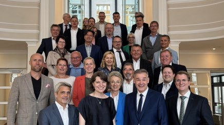 MdB Emmi Zeulner, 1. Vorsitzender Peter Berek, Geschäftsführer Frank Oette und der gesamte Vorstand des BHV mit den Verantwortlichen der Landesheilbäderverbände Deutschlands, © Bayerischer Heilbäder-Verband e.V.