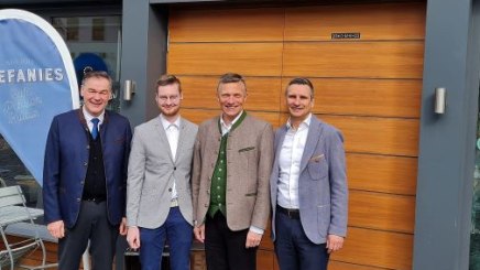 Foto von links: Bei der Sitzung in Bad Aibling &ndash; der BHV-Vorsitzende Peter Berek, der Leiter Kur und Tourismus in Bad Feilnbach Raphael Wagner, B&uuml;rgermeister Anton Wallner und BHV-Gesch&auml;ftsf&uuml;hrer und Bad Aiblinger Kurdirektor Thomas Jahn.