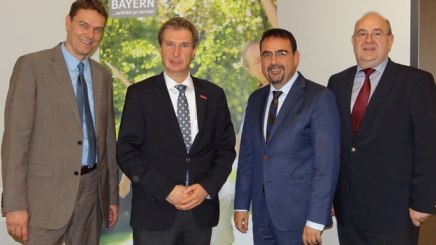von links: Dr. Bernhard Harrer (dwif), Bürgermeister Laurent O. Mies, Vorsitzender Klaus Holetschek und Geschäftsführer Rudolf Weinberger, © Tourismus Obersdorf von links: Dr. Bernhard Harrer (dwif), Bürgermeister Laurent O. Mies, Vorsitzender Klaus Holetschek und Geschäftsführer Rudolf Weinberger, © Tourismus Obersdorf