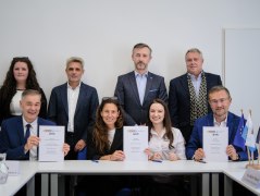 Mit rund 30 Millionen Übernachtungen jährlich sind die Heilbäder Bayerns und Tschechiens gemeinsam die größte Gesundheitsregion auf dem Kontinent. Jetzt wollen die mehr als 100 Kurorte und Kurbetriebe in einer grenzübergreifenden Kooperation Weichen für die Zukunft stellen. Foto: Bayerischer Heilbäder-Verband Mit rund 30 Millionen Übernachtungen jährlich sind die Heilbäder Bayerns und Tschechiens gemeinsam die größte Gesundheitsregion auf dem Kontinent. Jetzt wollen die mehr als 100 Kurorte und Kurbetriebe in einer grenzübergreifenden Kooperation Weichen für die Zukunft stellen. Foto: Bayerischer Heilbäder-Verband