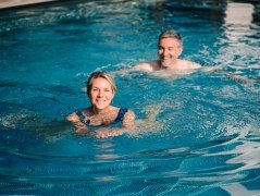 Der Gesundheits- und Pr&auml;ventionstourismus bleibt ein zentraler Wachstumstreiber des Bayerntourismus. Rund 23,3 Millionen &Uuml;bernachtungen - beinahe jede vierte N&auml;chtigung in Bayern - und 5,6 Millionen G&auml;steank&uuml;nfte entfielen 2025 auf Bayerns Heilb&auml;der und Kurorte., &copy; Bayerischer Heilb&auml;der-Verband e.V.; Foto: Leonie Lorenz