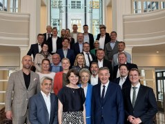 MdB Emmi Zeulner, 1. Vorsitzender Peter Berek, Geschäftsführer Frank Oette und der gesamte Vorstand des BHV mit den Verantwortlichen der Landesheilbäderverbände Deutschlands, © Bayerischer Heilbäder-Verband e.V.
