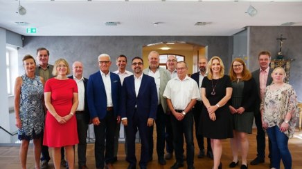 Gruppenfoto bei der BHV-Vorstandssitzung im Alten Amtshaus mit Bürgermeister Bruno Altrichter (5. von links) und dem BHV-Vorsitzenden Klaus Holetschek (rechts neben ihm). Gruppenfoto bei der BHV-Vorstandssitzung im Alten Amtshaus mit Bürgermeister Bruno Altrichter (5. von links) und dem BHV-Vorsitzenden Klaus Holetschek (rechts neben ihm).