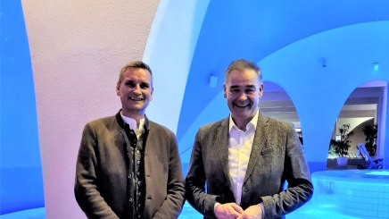BHV-Gesch&auml;ftsf&uuml;hrer Thomas Jahn und Vorsitzender Peter Berek in der Therme Bad Aibling
