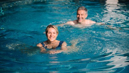 Der Gesundheits- und Pr&auml;ventionstourismus bleibt ein zentraler Wachstumstreiber des Bayerntourismus. Rund 23,3 Millionen &Uuml;bernachtungen - beinahe jede vierte N&auml;chtigung in Bayern - und 5,6 Millionen G&auml;steank&uuml;nfte entfielen 2025 auf Bayerns Heilb&auml;der und Kurorte., &copy; Bayerischer Heilb&auml;der-Verband e.V.; Foto: Leonie Lorenz