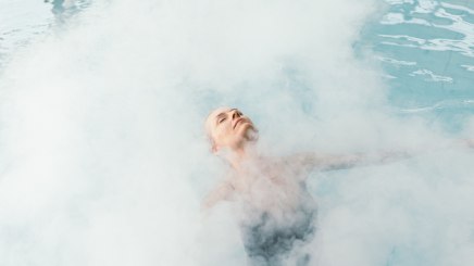 Die Gesundheitsorte im Freistaat wollen sich neu erfinden - innovativer, pr&auml;ventionsst&auml;rker, digitaler - und zugleich auf das bauen, was sie seit Jahrzehnten erfolgreich macht und was gesellschaftlich wieder zunehmend im Trend liegt: die nat&uuml;rliche Heilkraft aus Thermalwasser, Moor, Luft und Bewegung. Foto: Gesundes Bayern/Daniel Zangerl