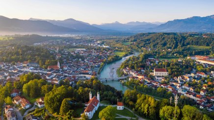 Der Bad T&ouml;lzer B&uuml;rgermeister Dr. Ingo Mehner machte am konkreten Beispiel deutlich, welche strategische Bedeutung das Pr&auml;dikat f&uuml;r seinen Ort hat. Bad T&ouml;lz z&auml;hlt mit rund 335.000 &Uuml;bernachtungen j&auml;hrlich zu den erfolgreichen Tourismusstandorten im oberbayerischen Voralpenland
&ndash; und setze dabei bewusst auf nachhaltige Entwicklung und hochwertigen Gesundheitstourismus.
Foto: Stadt Bad T&ouml;lz