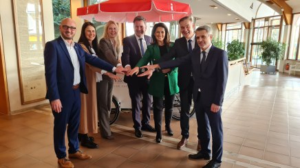 Von links:,stv. Landrat Unterllg&auml;u Michael Helfert, die Pr&auml;sidentin des Kneipp-Bundes Christine Haubrich, die Kurdirektorin von Bad W&ouml;rishofen Cathrin Herd, B&uuml;rgermeister Stefan Welzer, Tourismusministerin Michaela Kaniber, der BHV Vorsitzende Peter Berek und BHV Gesch&auml;ftsf&uuml;hrer Frank Oette., &copy; Bayerischer Heilb&auml;der-Verband e.V.